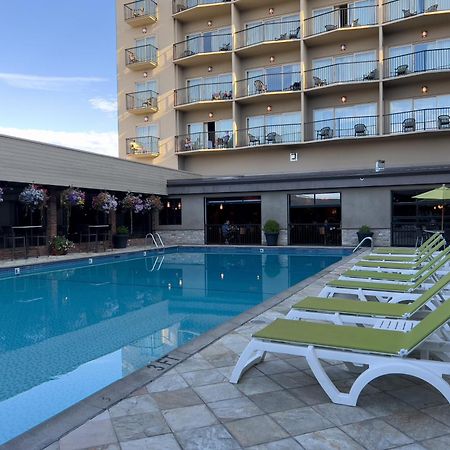 Coast Capri Hotel Kelowna Exterior foto