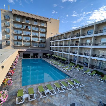 Coast Capri Hotel Kelowna Exterior foto