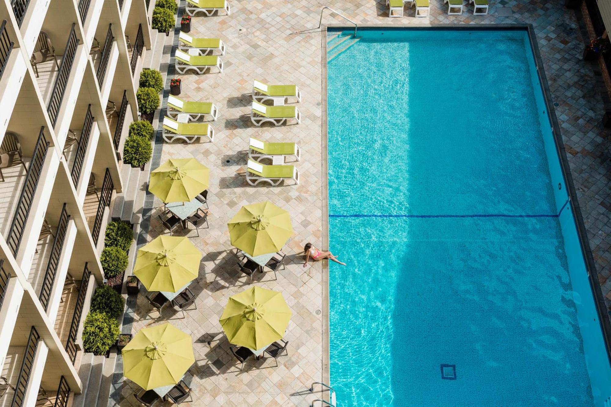 Coast Capri Hotel Kelowna Exterior foto