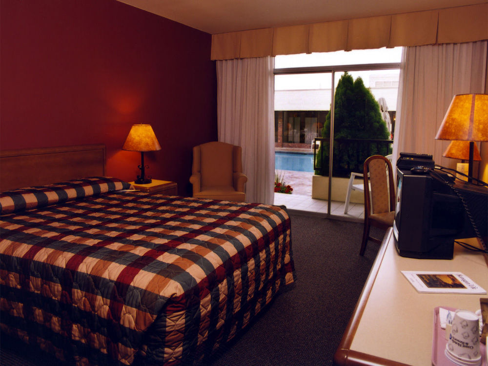 Coast Capri Hotel Kelowna Zimmer foto